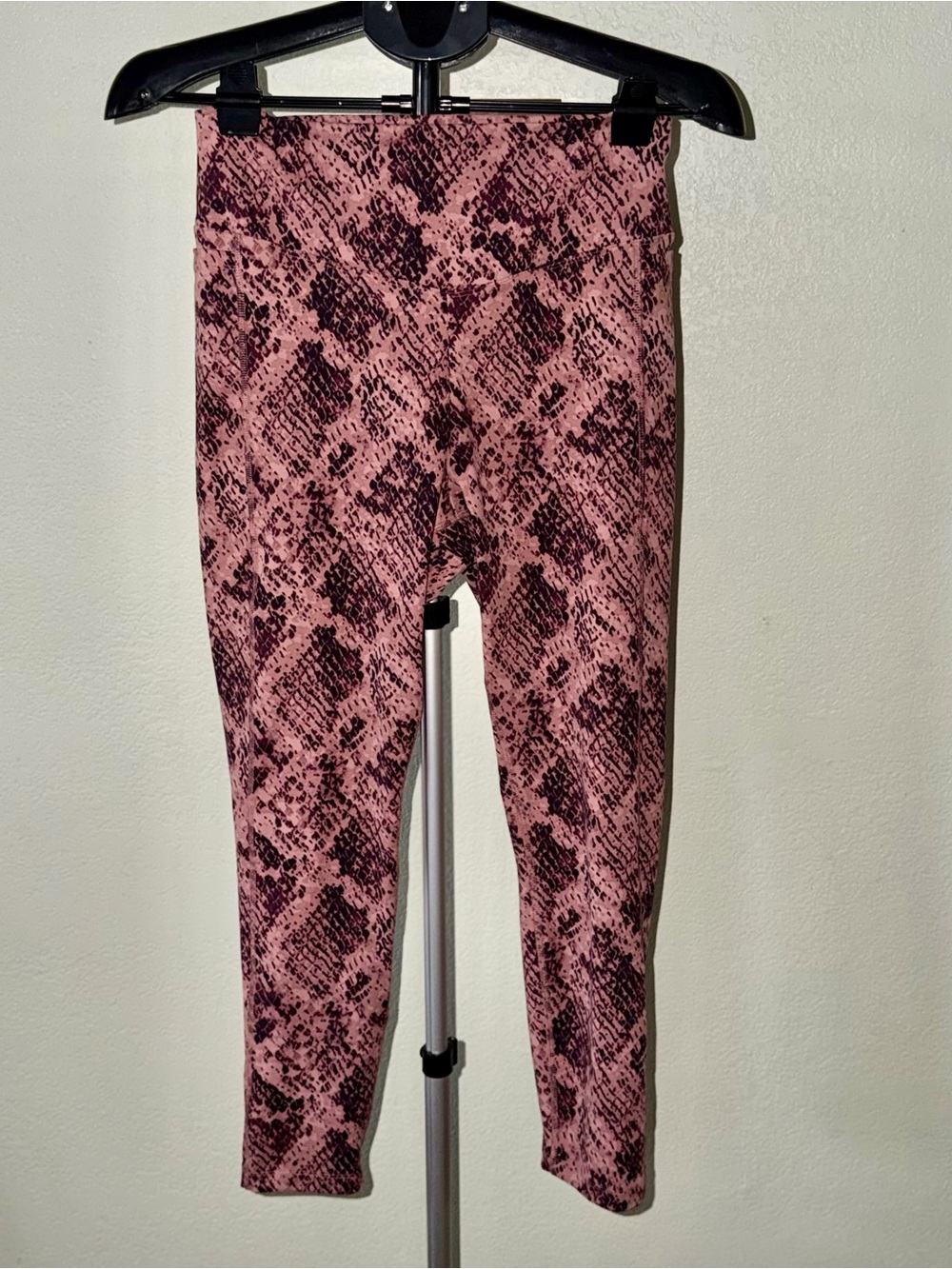 PINK Victoria's Secret Pink and Black Snake-Print Leggings
